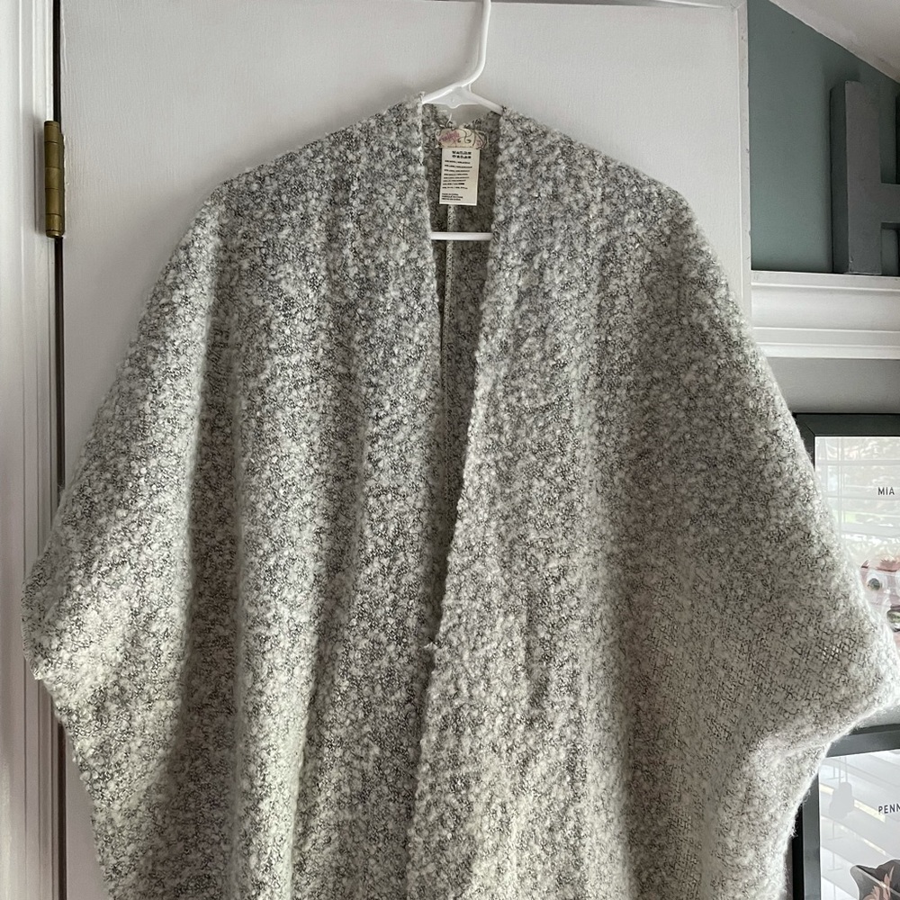 Free People Light Gray Bouclé Open Front Poncho - Picture 4 of 4